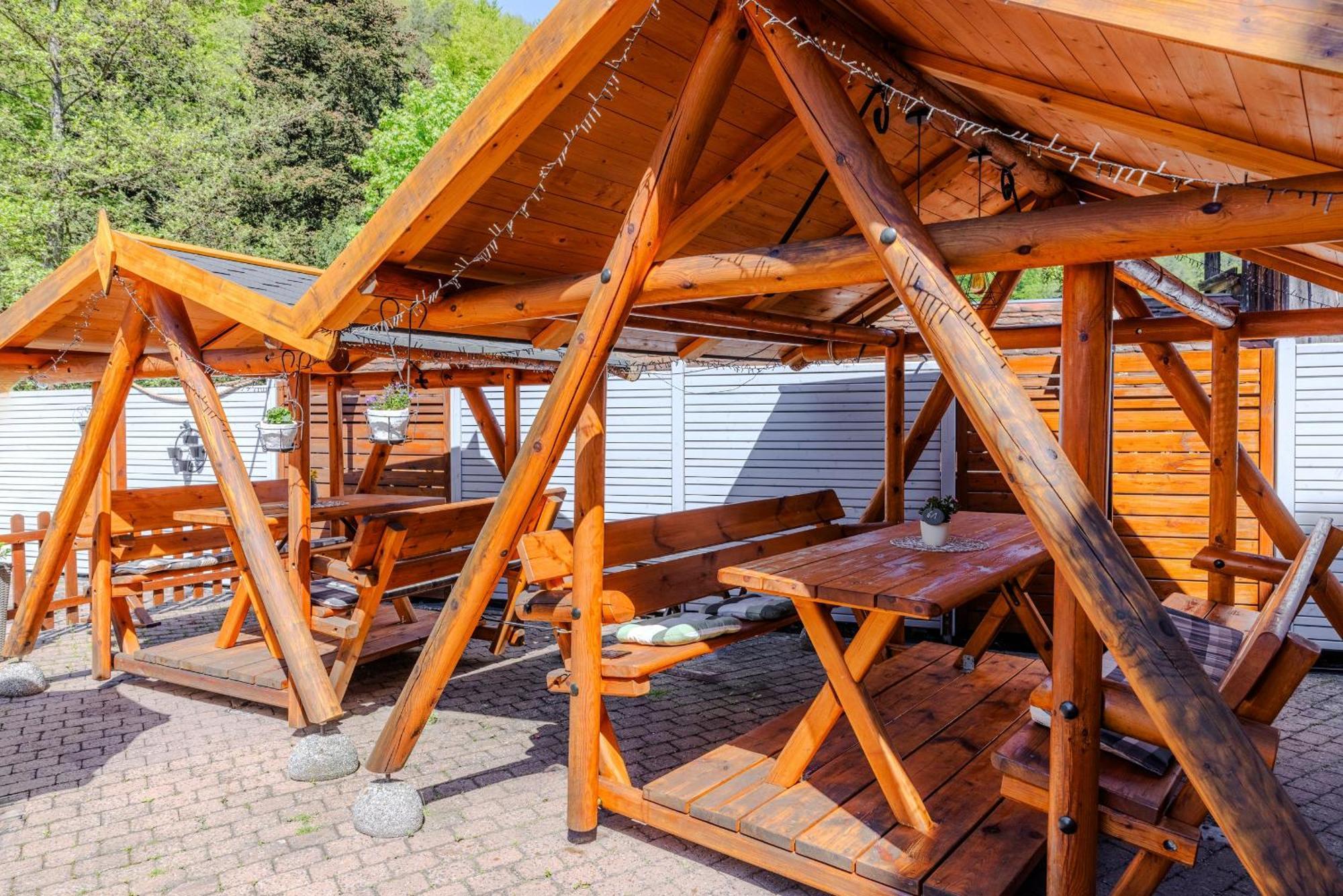 Heimbuchenthal Landgasthof Zur Linde מראה חיצוני תמונה