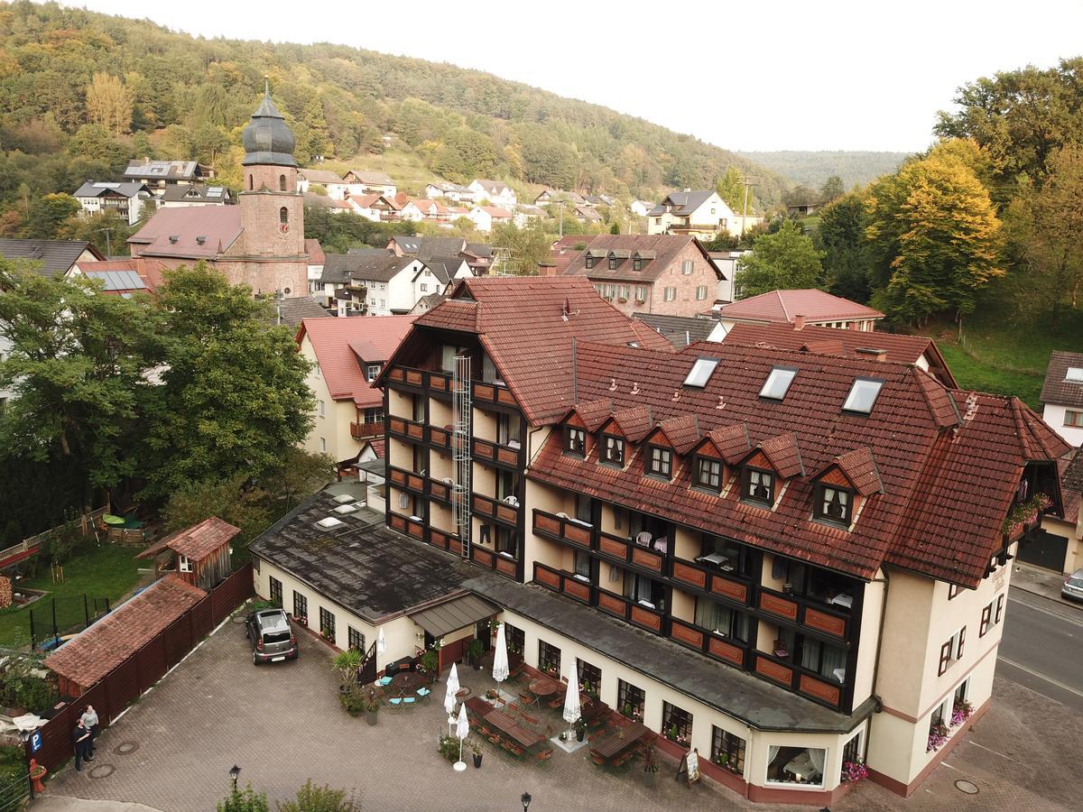 Heimbuchenthal Landgasthof Zur Linde מראה חיצוני תמונה